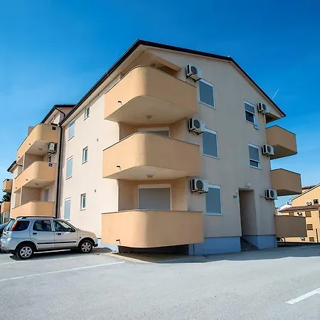 Apartment Frlan *